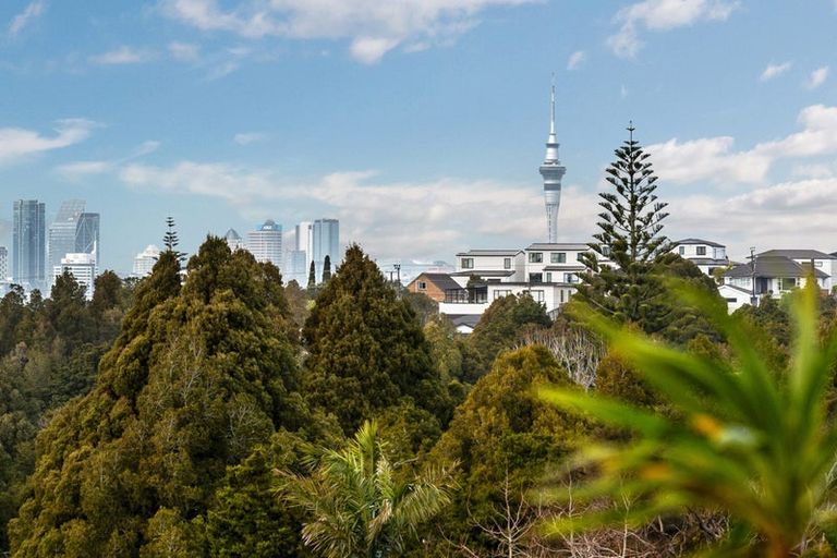 Photo of property in 23 Gretel Place, Hillcrest, Auckland, 0627