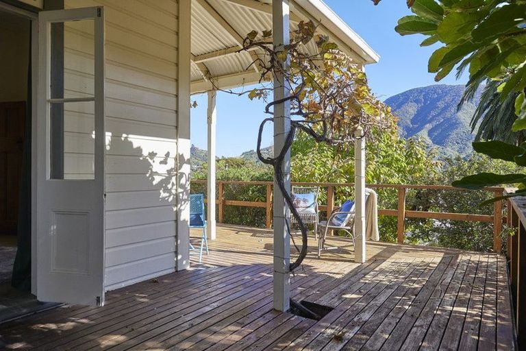 Photo of property in 125 Wellington Street, Picton, 7220