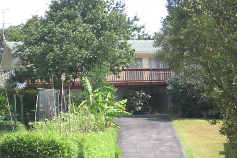 Photo of property in 10 Kathleen Street, Totara Vale, Auckland, 0627