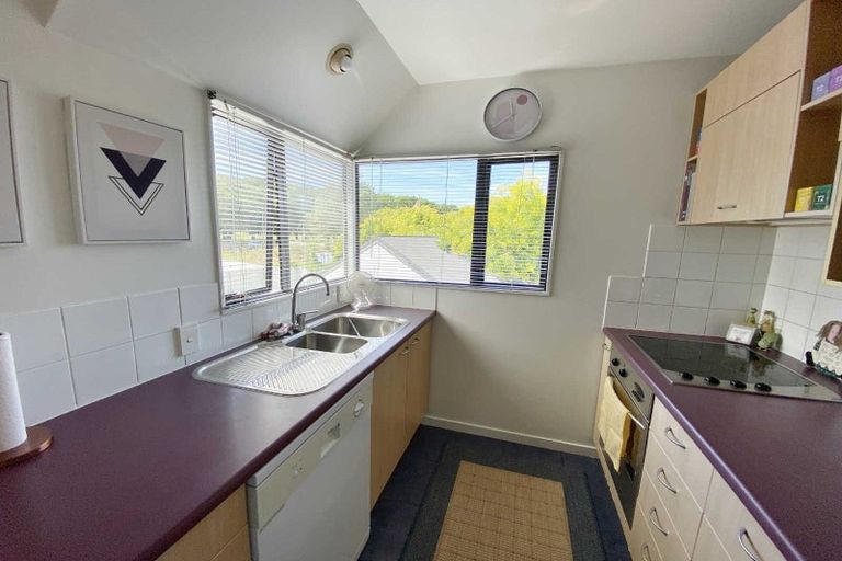 Photo of property in 7 Oakford Close, Riccarton, Christchurch, 8011