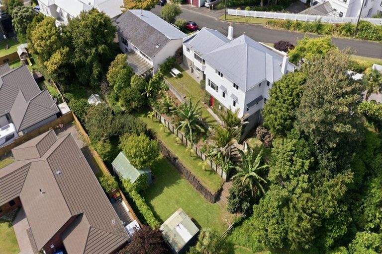 Photo of property in 6 Ridge Lane, New Plymouth, 4310