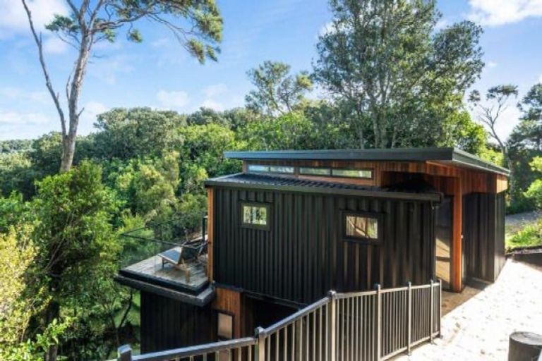 Photo of property in 14 Okoka Road, Omiha, Waiheke Island, 1081