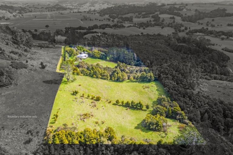 Photo of property in 623 Whananaki Road North, Opuawhanga, Hikurangi, 0181
