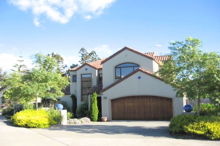 Photo of property in 35 Byblos Place, The Gardens, Auckland, 2105