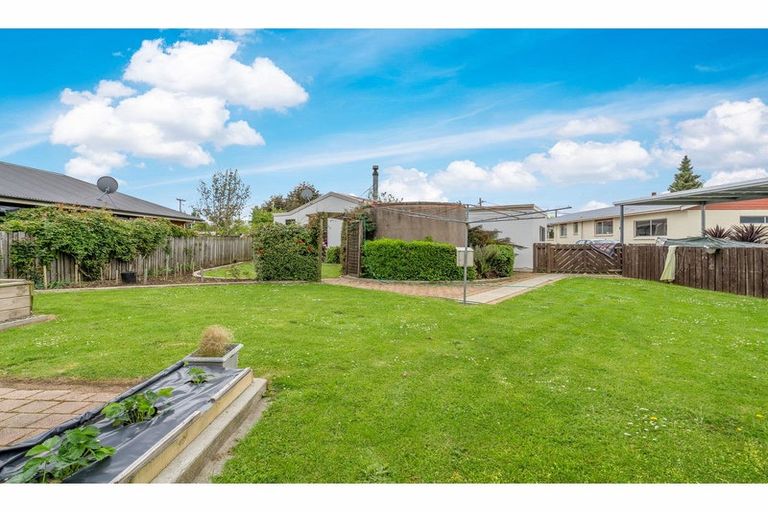Photo of property in 70 Hunter Street, Edendale, 9825