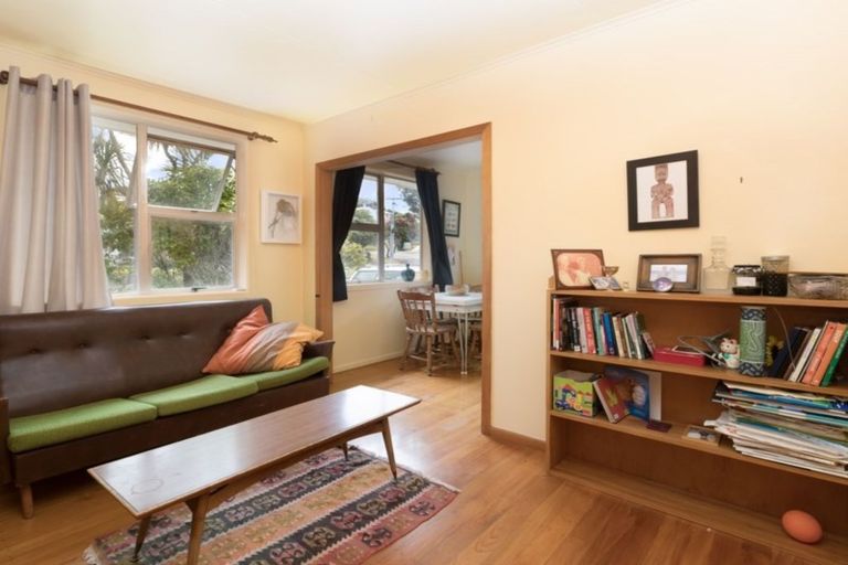 Photo of property in 2 Owhiti Street, Titahi Bay, Porirua, 5022