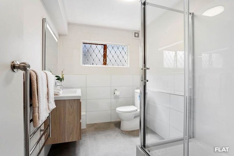 Photo of property in 26 Colwill Road, Massey, Auckland, 0614