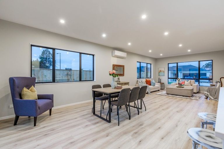 Photo of property in 15 Ropere Street, Kumeu, 0810