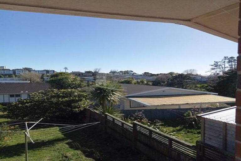 Photo of property in 26 Eastglen Road, Glen Eden, Auckland, 0602