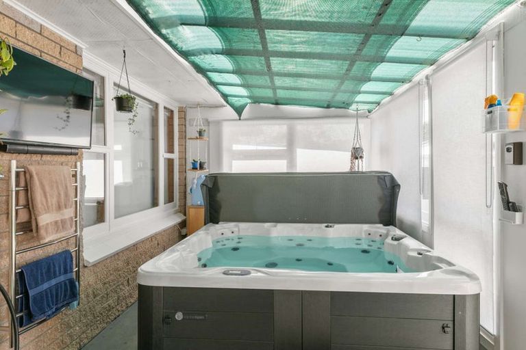 Photo of property in 20 Cook Street, Carters Beach, Westport, 7825