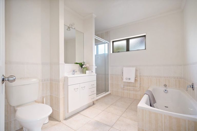 Photo of property in 3a Seacrest Drive, West Harbour, Auckland, 0618