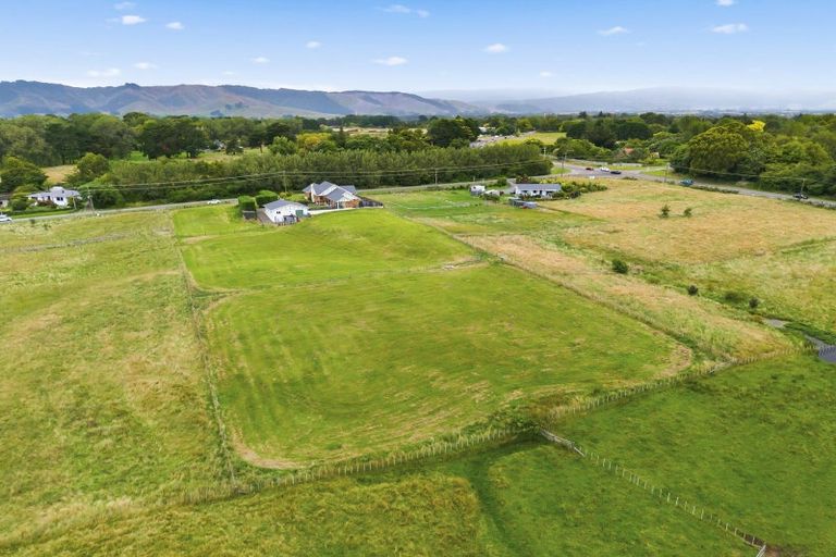 Photo of property in 15 Koputaroa Road, Levin, 5575