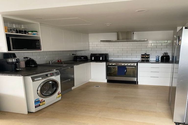 Photo of property in Quantum On Thorndon Quay, 7/163a Thorndon Quay, Pipitea, Wellington, 6011