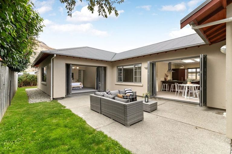 Photo of property in 12 Orbell Drive, Lake Hayes, Queenstown, 9304