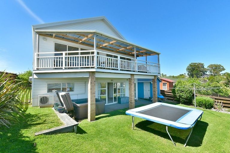Photo of property in 100 Whangaparaoa Road, Red Beach, 0932