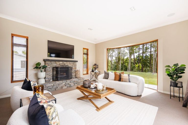 Photo of property in 7 Titirangi Drive, Fitzherbert, Palmerston North, 4471