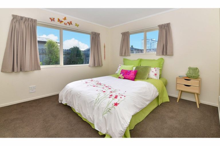 Photo of property in 168 Centreway Road, Orewa, 0931