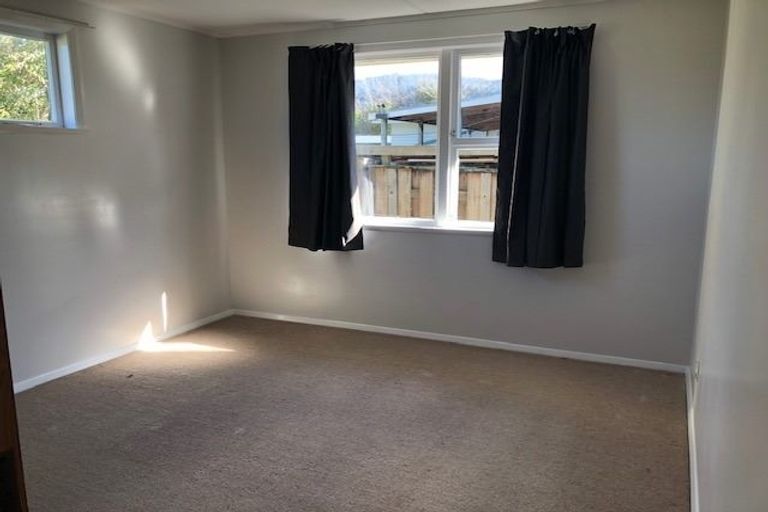 Photo of property in 74 Brandon Street, Featherston, 5710