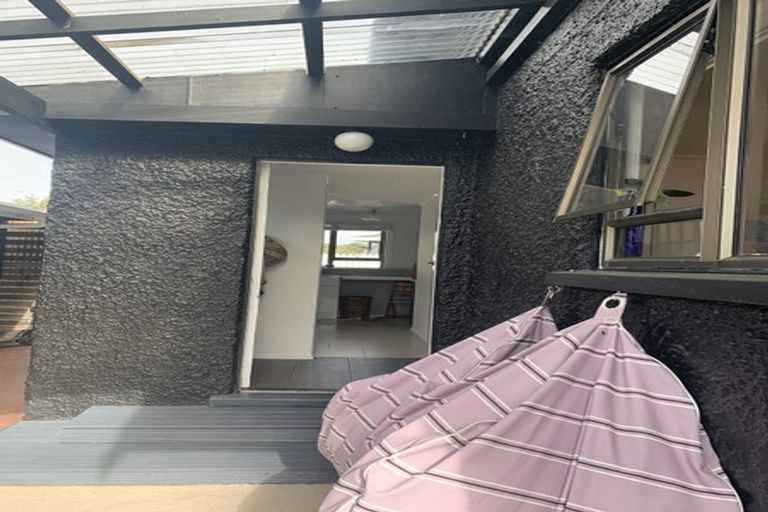 Photo of property in 69 Domett Street, Opunake, 4616