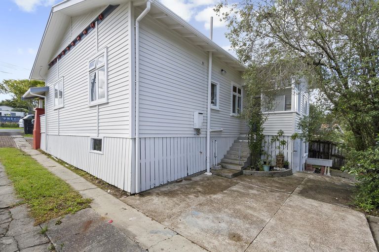 Photo of property in 9 Hutchinson Avenue, New Lynn, Auckland, 0600