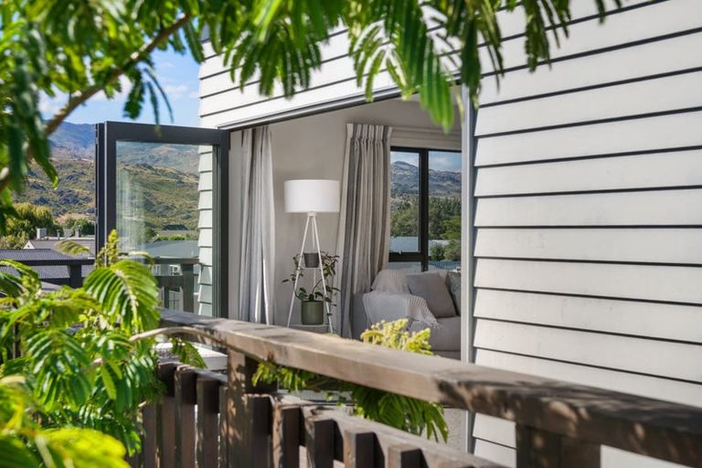 Photo of property in 71 Stratford Drive, Mount Pisa, Cromwell, 9383