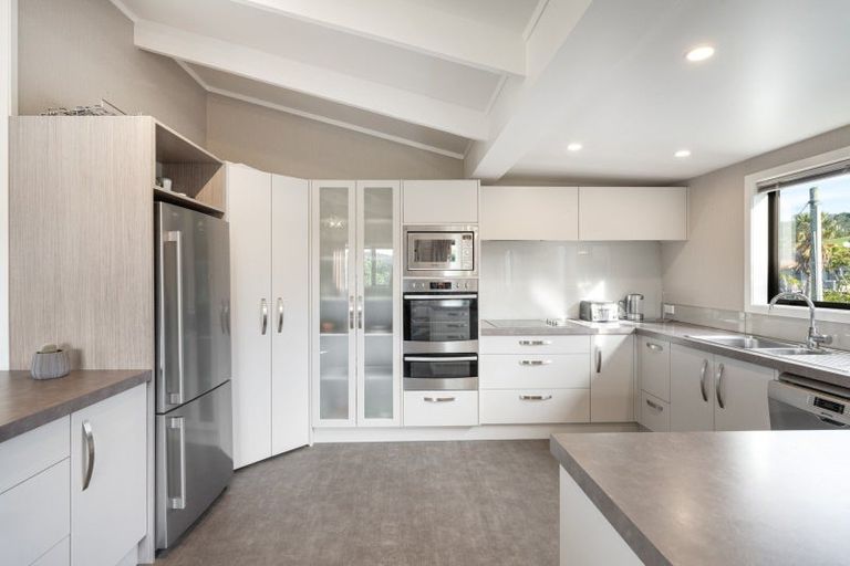 Photo of property in 2 Banks Street, Cooks Beach, Whitianga, 3591