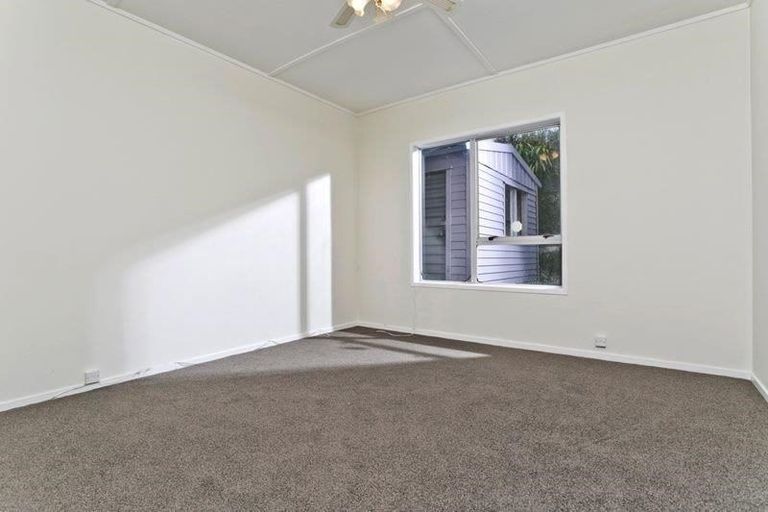 Photo of property in 31 Lanigan Street, Birkdale, Auckland, 0626
