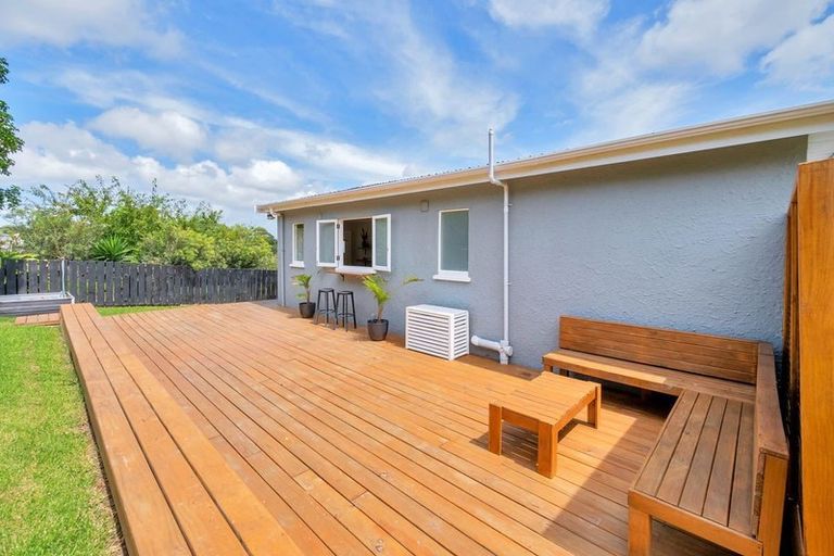 Photo of property in 15 Awaroa Road, Helensville, 0800