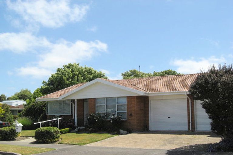 Photo of property in 1a Calbreath Place, Russley, Christchurch, 8042