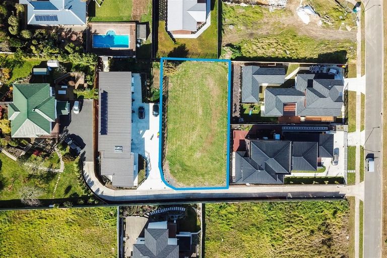 Photo of property in 22 Roxborough Place, East Tamaki Heights, Auckland, 2016