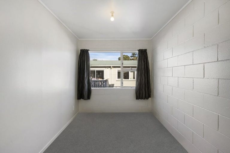 Photo of property in 40 West Coast Road, Glen Eden, Auckland, 0602