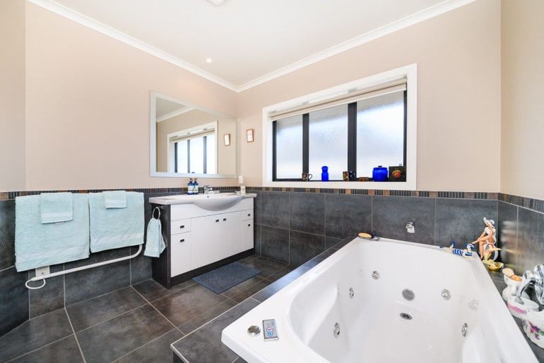 Photo of property in 22 Masefield Terrace, Kelvin Grove, Palmerston North, 4414