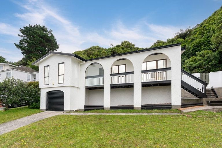 Photo of property in 98 Allington Road, Karori, Wellington, 6012
