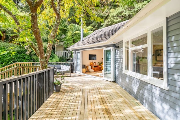 Photo of property in 49 Blue Mountains Road, Pinehaven, Upper Hutt, 5019