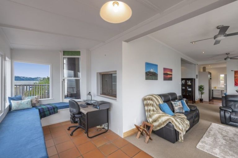 Photo of property in 76 Evans Bay Parade, Roseneath, Wellington, 6021