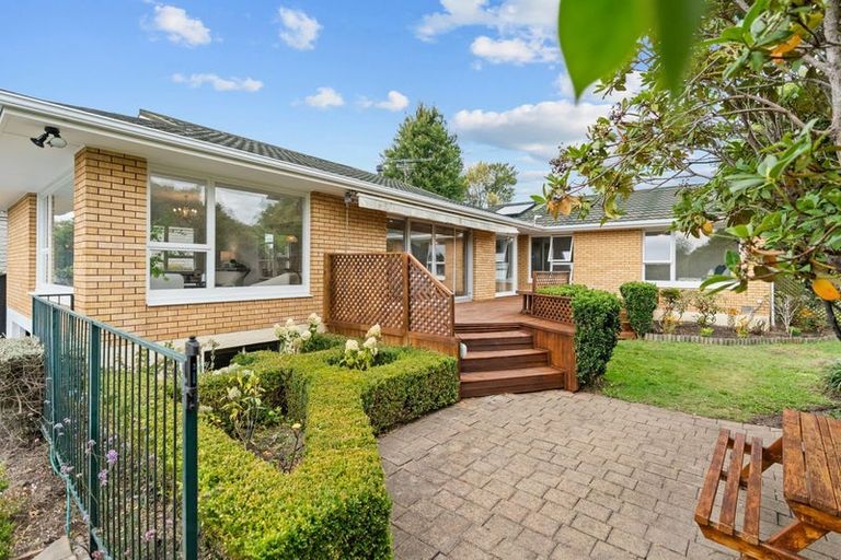 Photo of property in 29 Highfield Place, Avonhead, Christchurch, 8042