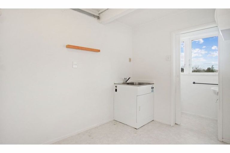 Photo of property in 3 Ngatoa Place, Glenfield, Auckland, 0629