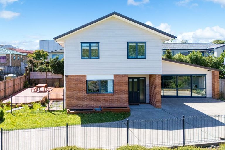 Photo of property in 24 Foundation Place, Glen Eden, Auckland, 0602