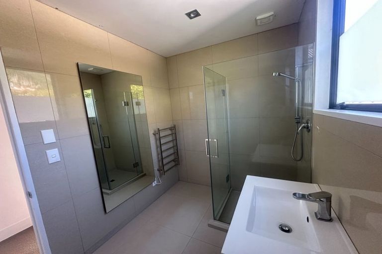 Photo of property in 92 Wynyard Crescent, Fernhill, Queenstown, 9300