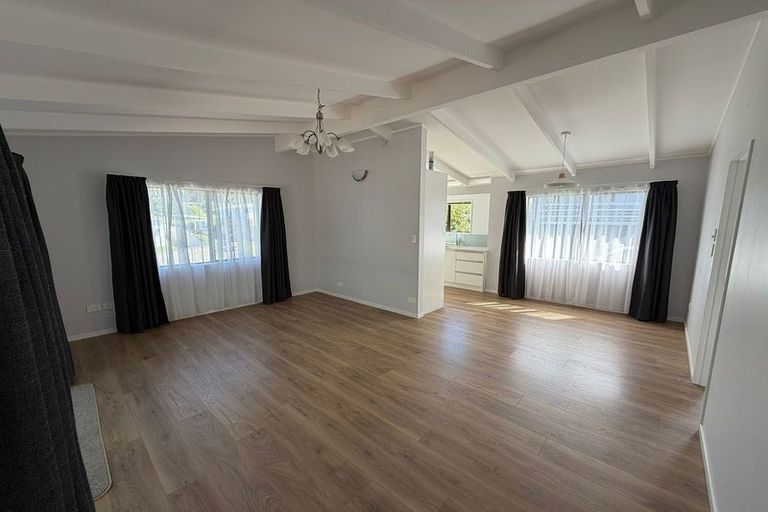 Photo of property in 5 Kearney Place, Massey, Auckland, 0614