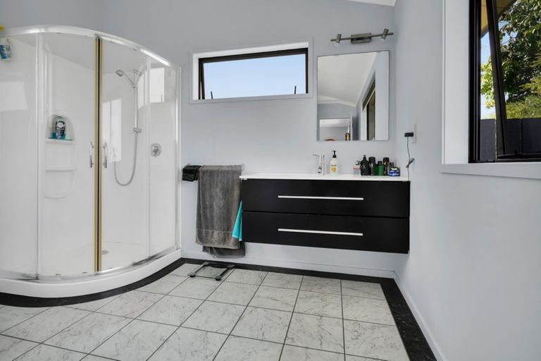 Photo of property in 2 Waireka Road, Omata, New Plymouth, 4374