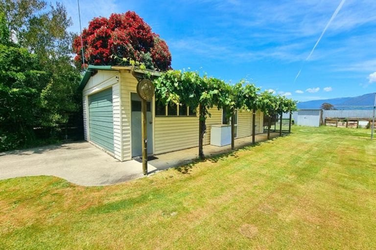 Photo of property in 374 Abel Tasman Drive, Motupipi, Takaka, 7183