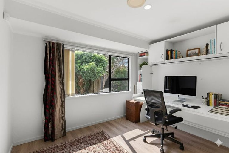 Photo of property in 2/8 City View Terrace, Birkenhead, Auckland, 0626