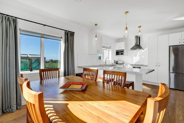 Photo of property in 297 Radnor Road, Midhirst, Stratford, 4394