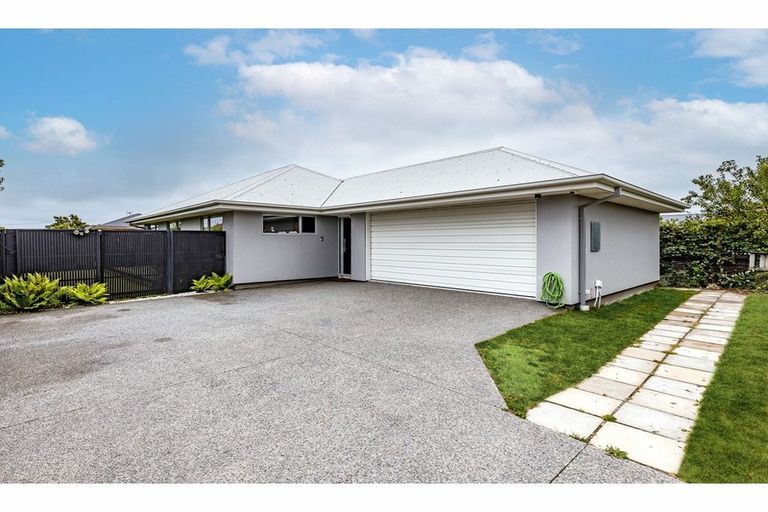 Photo of property in 132 Beach Road, North New Brighton, Christchurch, 8083