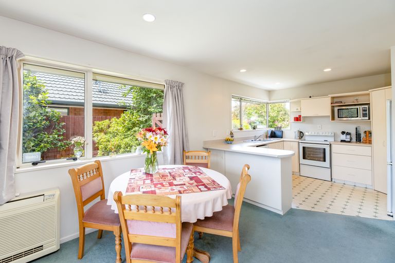 Photo of property in 3 Farquhars Road, Redwood, Christchurch, 8051