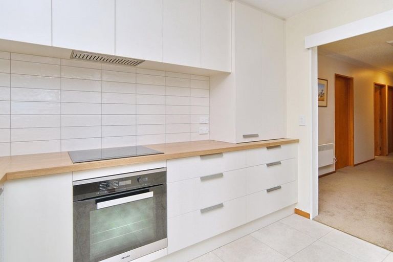 Photo of property in 2/56 Balmoral Lane, Redcliffs, Christchurch, 8081