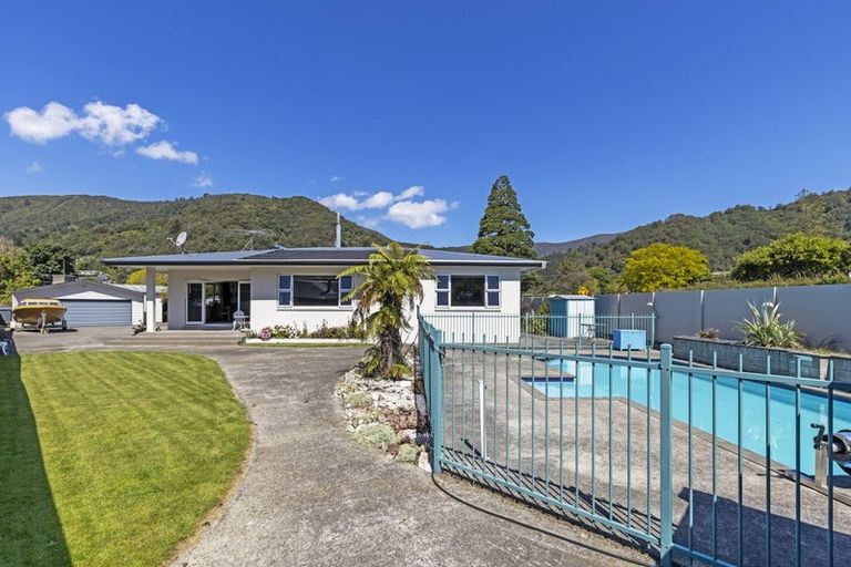 Photo of property in 36 Kent Street, Picton, 7220