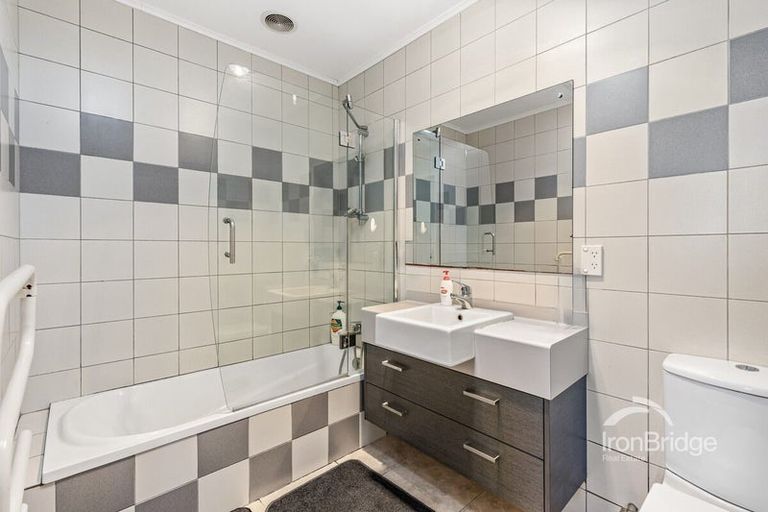 Photo of property in 71 Kemp Road, Massey, Auckland, 0614