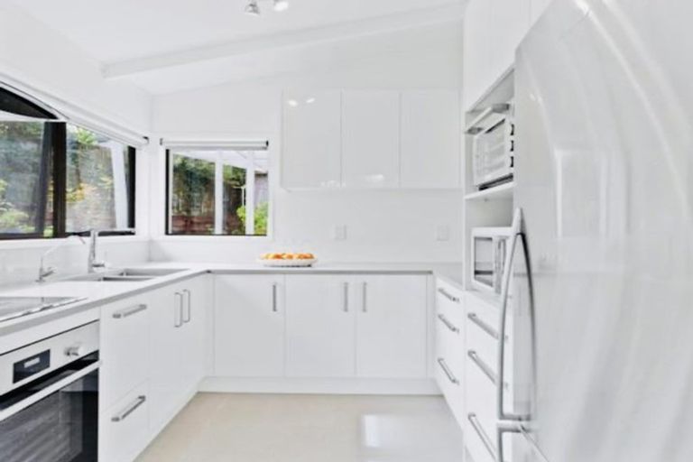 Photo of property in 30 Mannering Place, Hillcrest, Auckland, 0627